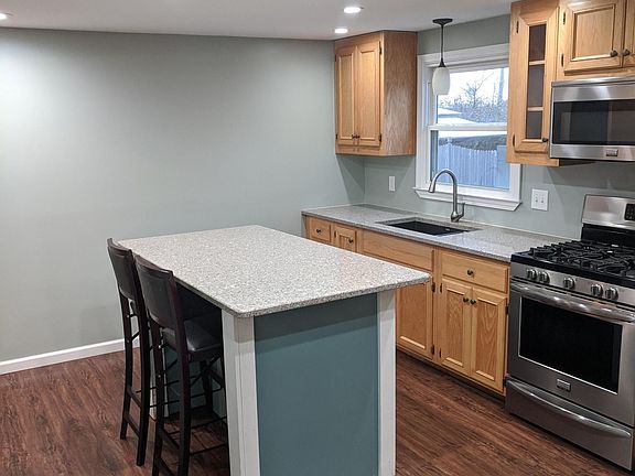 4th image of 76 Pheasant Ln