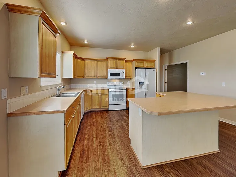 549 S Lodestone Ave — Photo 3