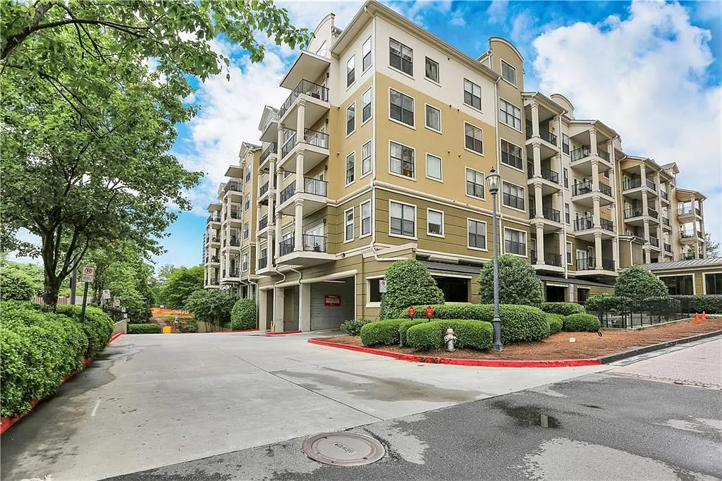 2 bed, 2.0 bath, 1124 sqft, $2,100 — Photo 2