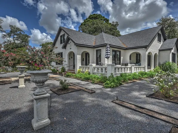 1501 Allyne Ln, Brenham, TX 77833