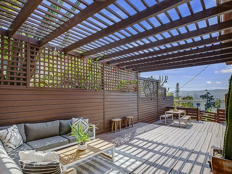 1332 Edgecliffe Dr — Photo 24