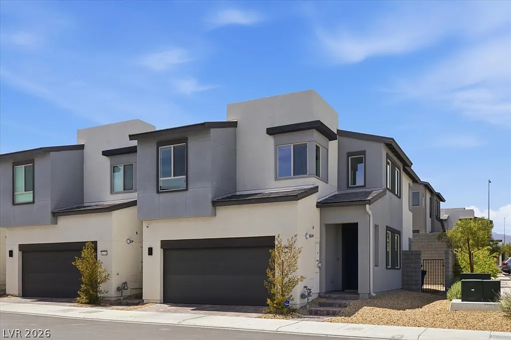 3 bed, 2.5 bath, 1677 sqft, $3,000 — Photo 2