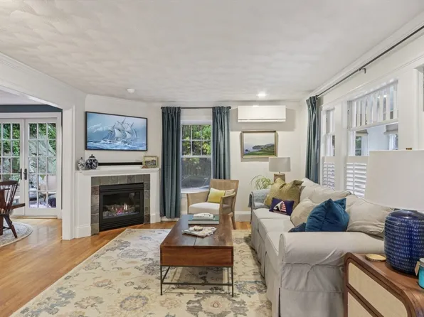 75 Summer St, Manchester, MA 01944