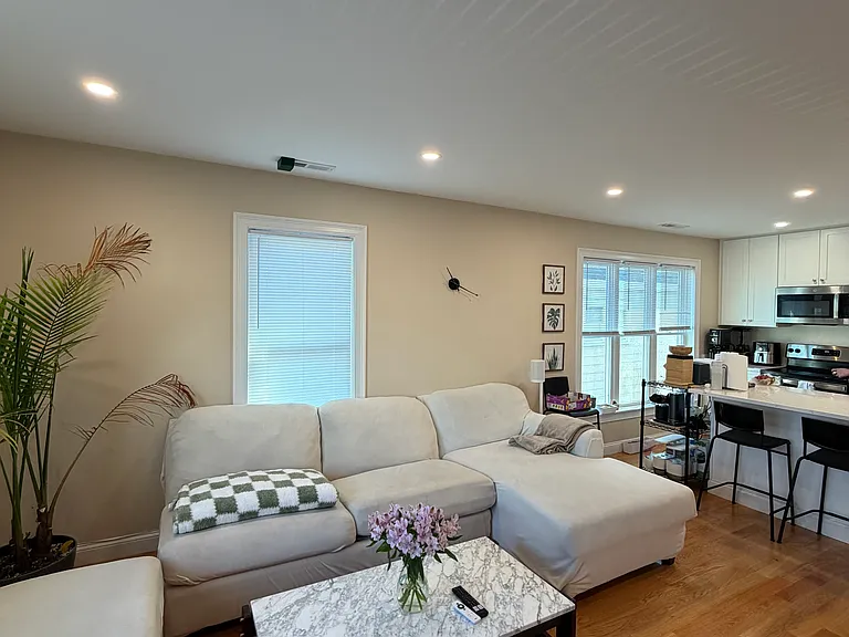 62-64 Waverly St #2 — Photo 8
