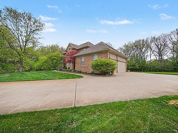 3rd image of 5559 Creekview Dr