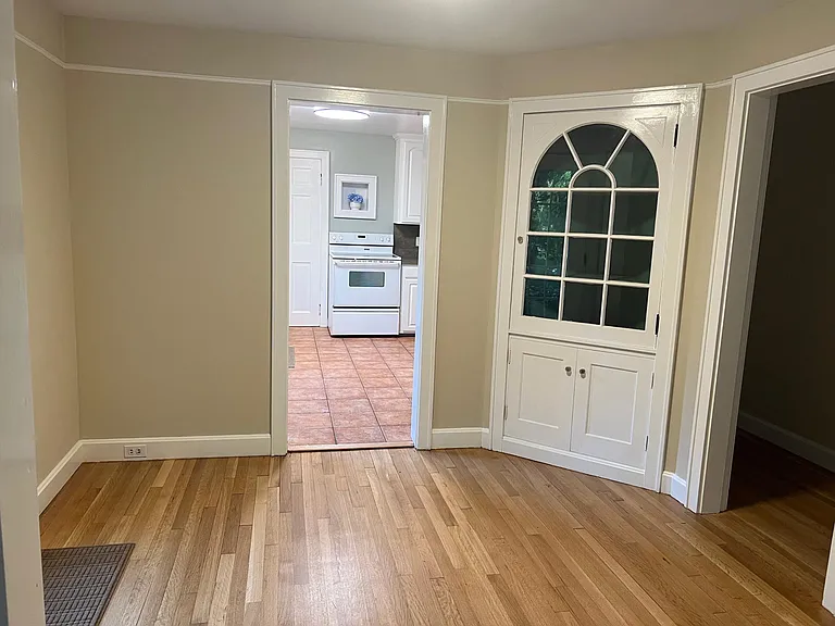 180 Washington Rd — Photo 6