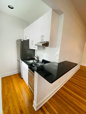 Rented by Metropolis Real Estate of Manhattan | media 10