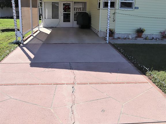 2nd image of 288 Queen Mary Loop