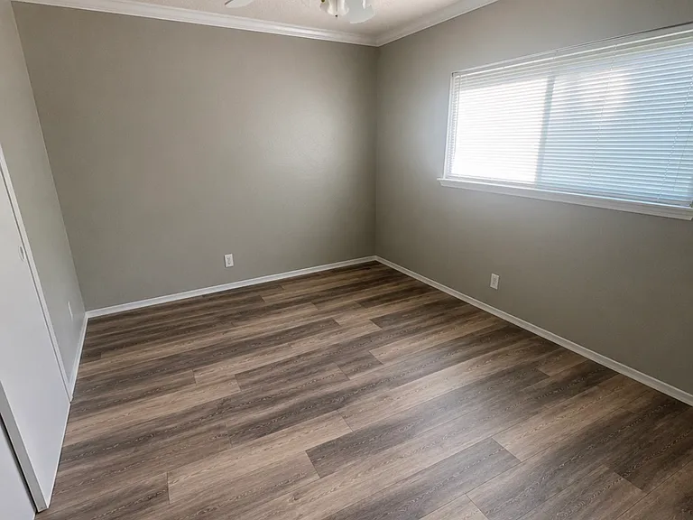 522 West Oak — Photo 16