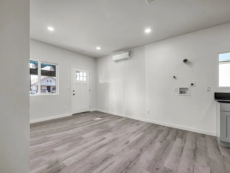 5842 Denver Ave — Photo 6