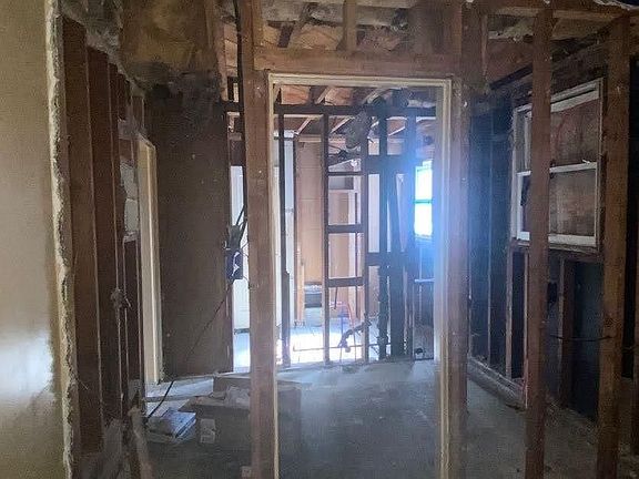 2nd image of 10846 SOMERSET Avenue N