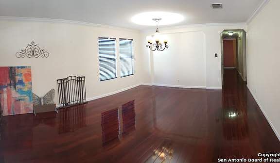 2nd image of 7930 Oakwood Pnes