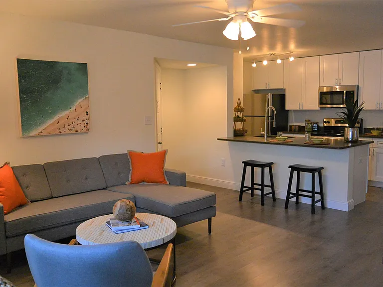 Innovo Living on Sunrise — Photo 14