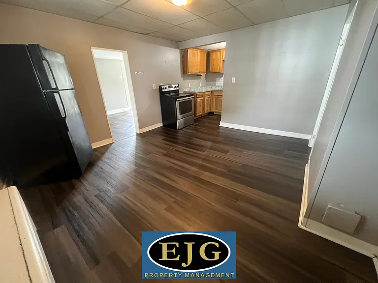 254 Central St #E — Photo 1