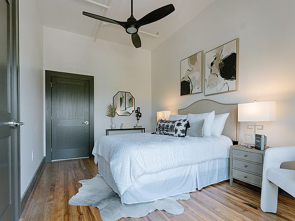 5th image of 1231 Lincoln St #202