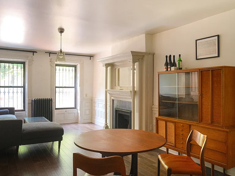 811 Halsey St #1 — Photo 1