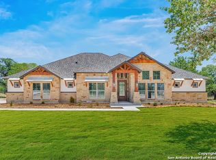 104 Pioneer Trl, Adkins, TX 78101