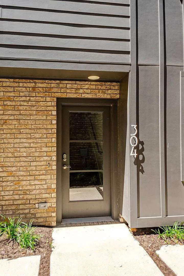 304 SE G Unit B — Photo 2