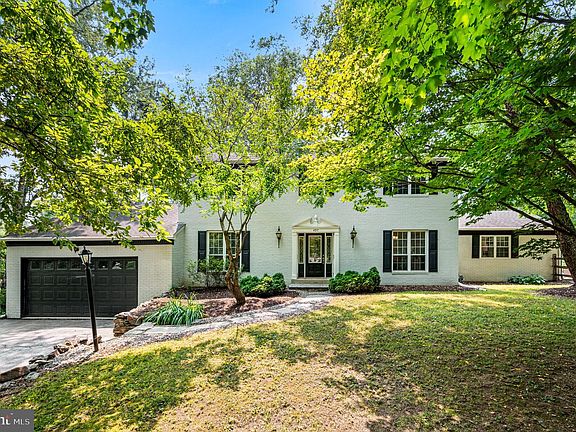 2nd image of 497 Black Swan Ln