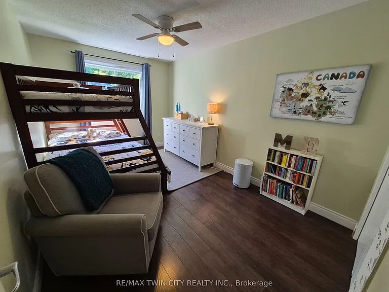 384 Pioneer Dr — Photo 13