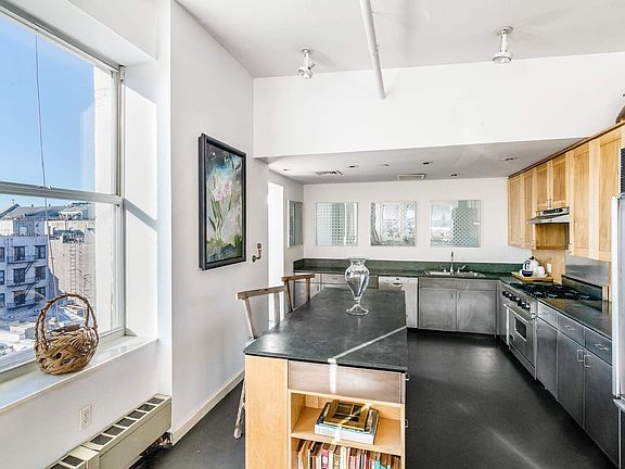 5th image of 143 Prince St Floor 6H
