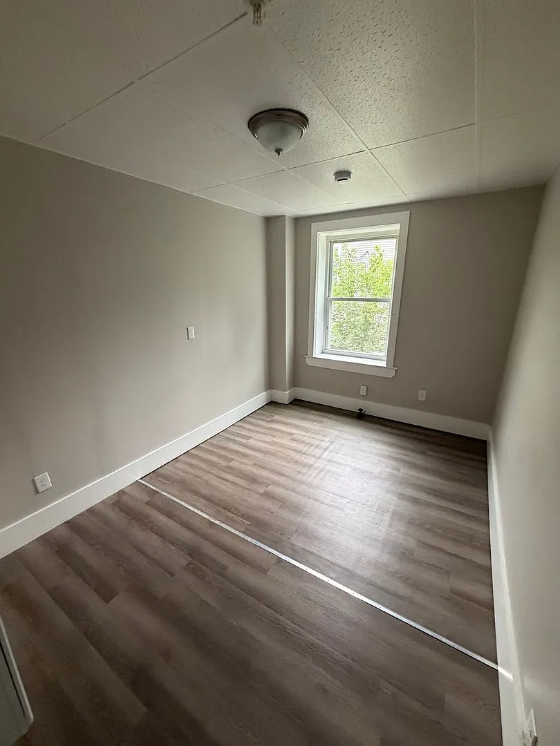 Studio Apartment for Rent Utilities Included! — Photo 3