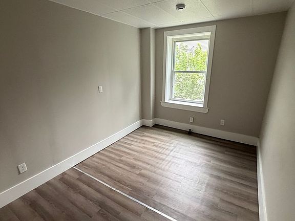 3rd image of 426 Fletcher St