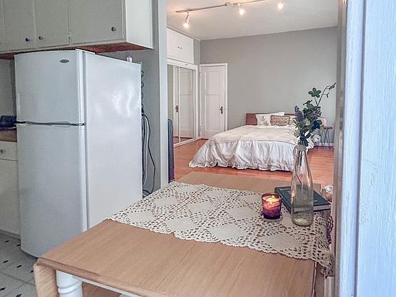 5th image of 2135 Sacramento St #33