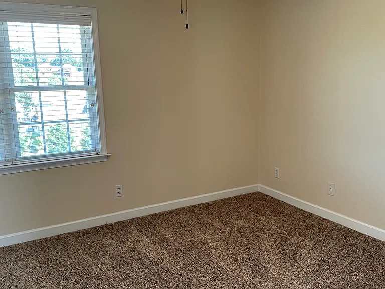 1184 Farmington Dr — Photo 15