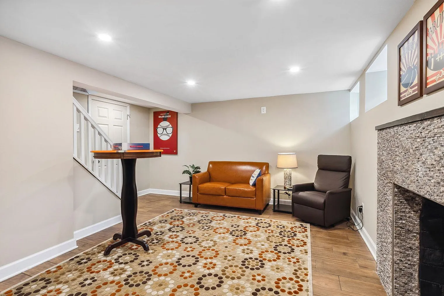 3 bed, 1.0 bath, 1291 sqft, $3,272 — Photo 3
