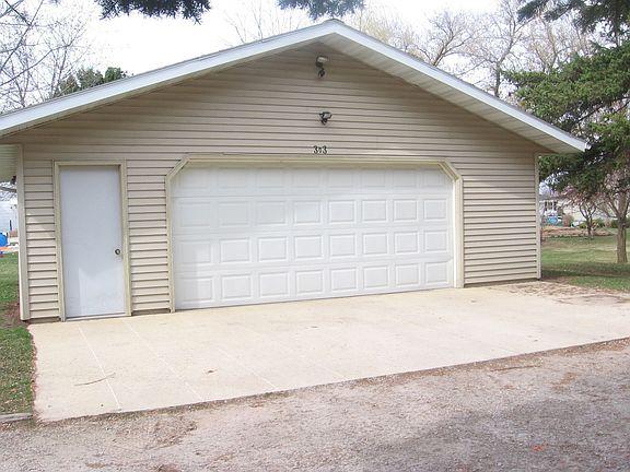 Detached 2.5 car garage