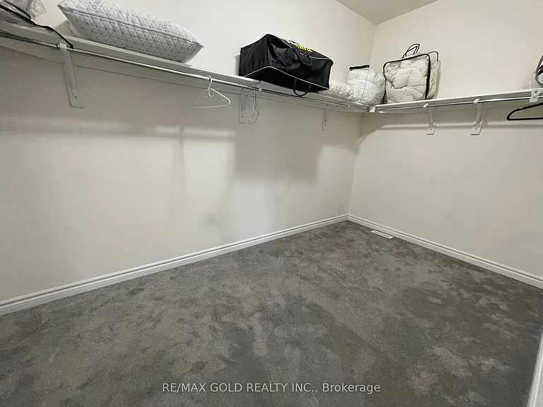 537 Veterans Dr — Photo 42