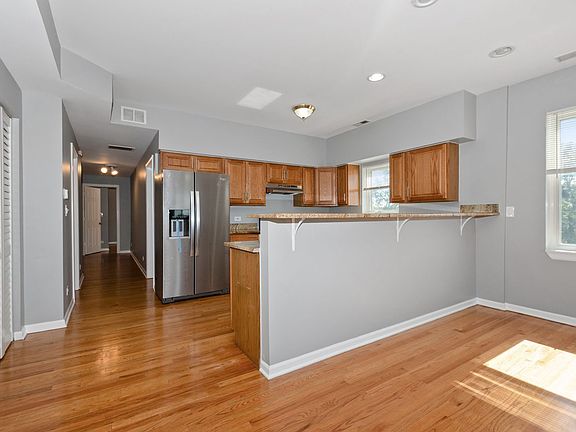 4th image of 5439-5441 S Elsdon Ave #5441-3S
