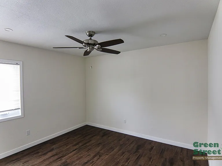 6831 Amherst St — Photo 43