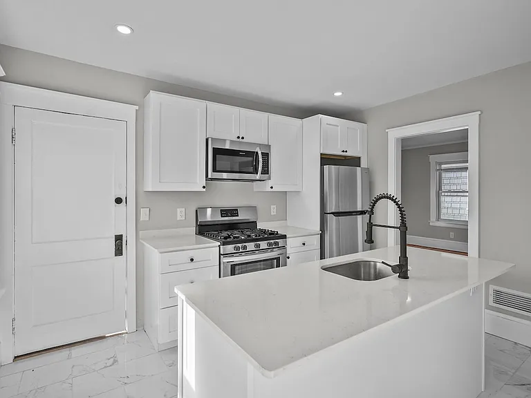 460 Eaton St #1 — Photo 3