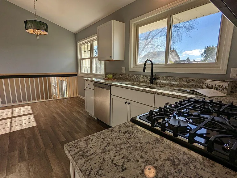 545 Monarch Dr — Photo 4