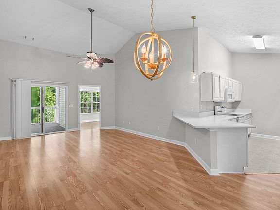 3rd image of 106 Westhaven Dr. #G