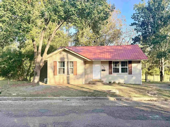 705 N 9th St, Gurdon, AR 71743
