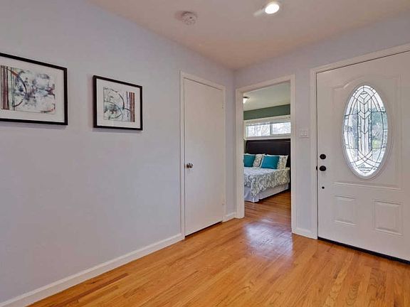 3rd image of 1059 Lois Ave