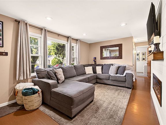 4th image of 74 Vinal Ave