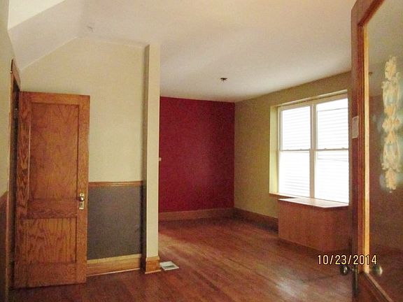 4th image of 2822 W Wellington Ave