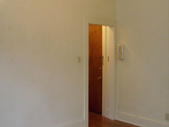 332 Efficiency apt 102 (3) living room c