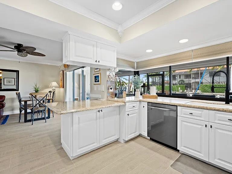 1090 Fairview Ln — Photo 42