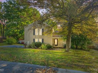 906 Hanson Dr, Johnson City, TN 37601