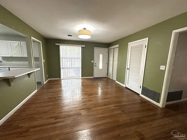3801 Forest Glen Dr — Photo 3