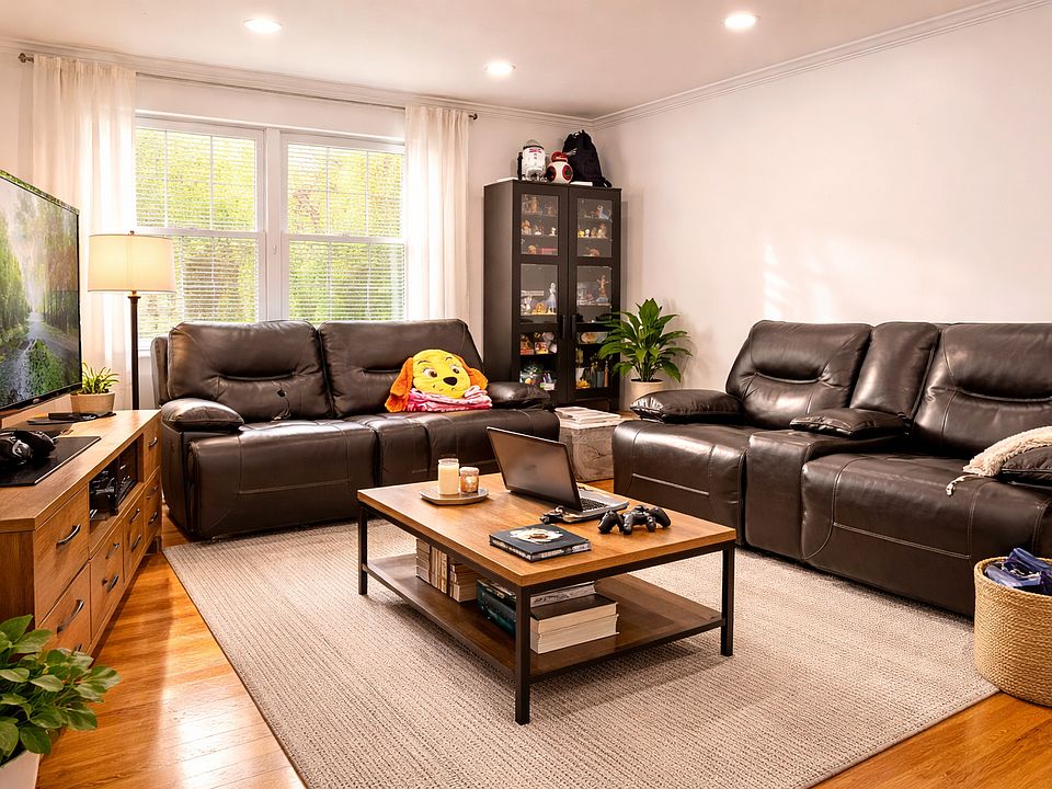 1st image of 166 Lake Shore Rd APT 1