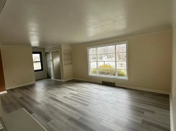 4955 Westbourne Rd, Lyndhurst, OH 44124