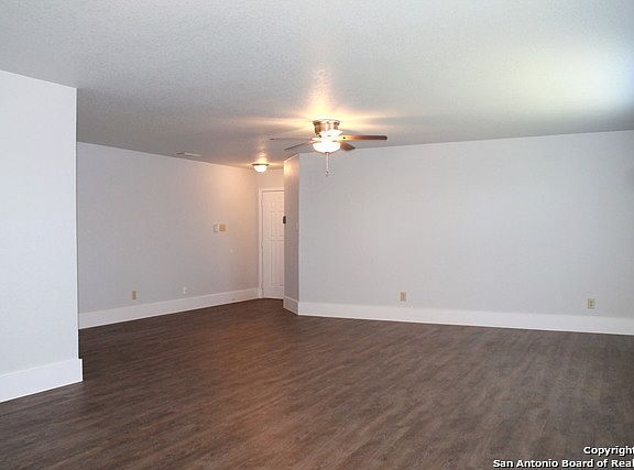 4th image of 2111 Farmsville Dr