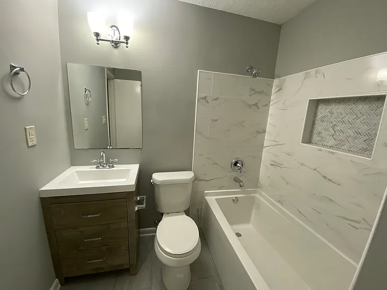 2202 Chestnut Log Dr — Photo 12
