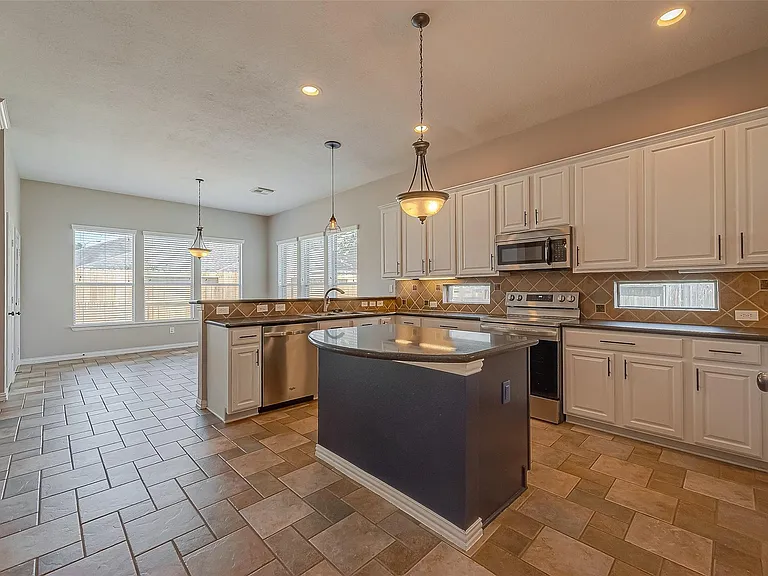 7214 Glenwick Ct — Photo 3